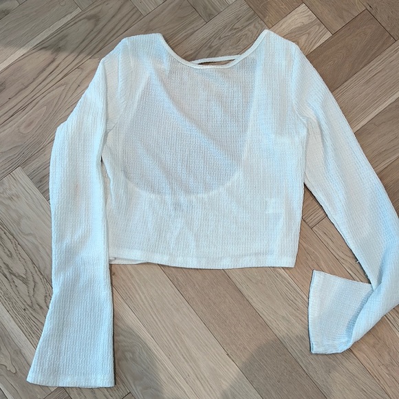 White top (part of set) - Picture 2 of 5